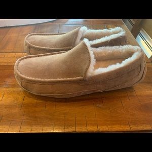 Men’s Ugg Moccasins- never worn